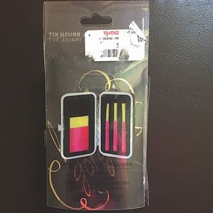 Makeup brush travel kit